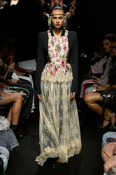 Look 27